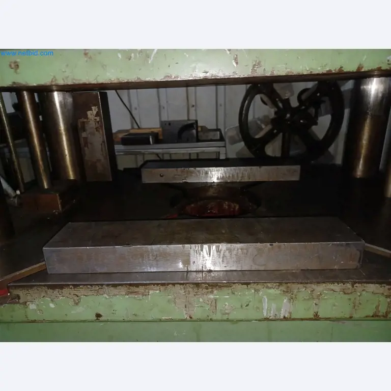 Máquinas para a produção de peças estampadas para a indústria automóvel, entre outras-4