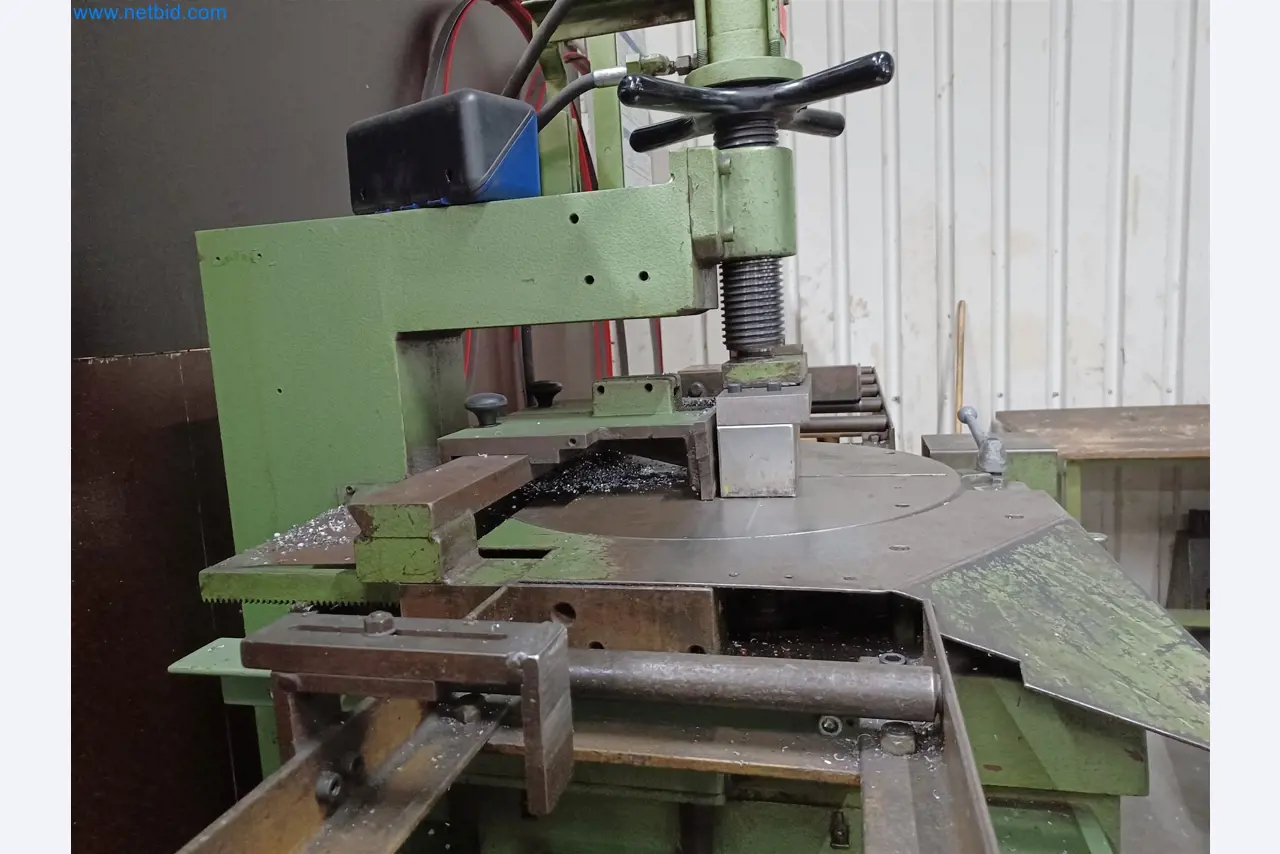 Machines pour la fabrication de pièces découpées, entre autres pour le secteur de l'automobile-3