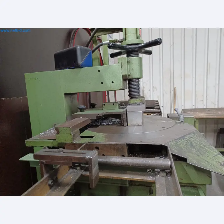 Machines pour la fabrication de pièces découpées, entre autres pour le secteur de l'automobile-3