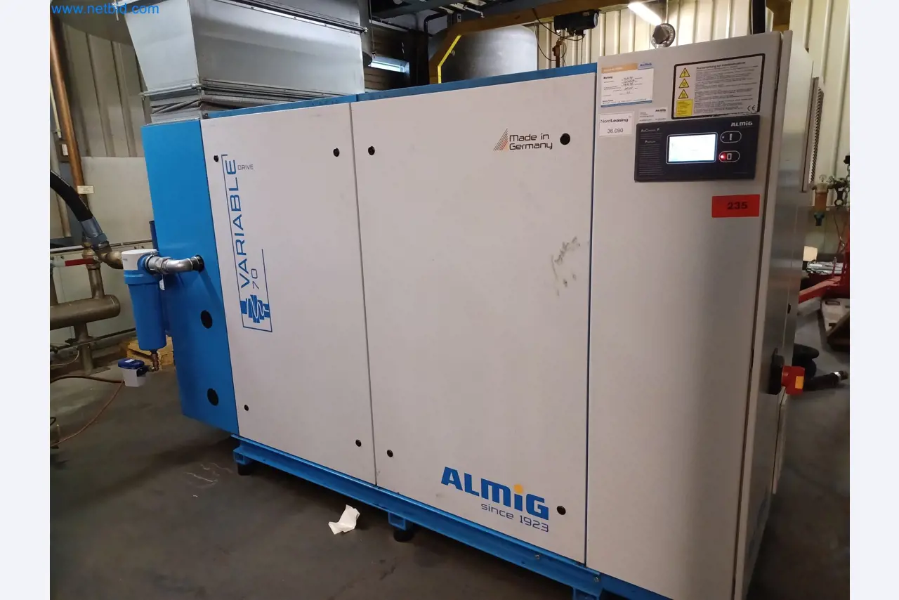 Stroje na výrobu lisovaných dílů mimo jiné pro automobilový průmysl.-1