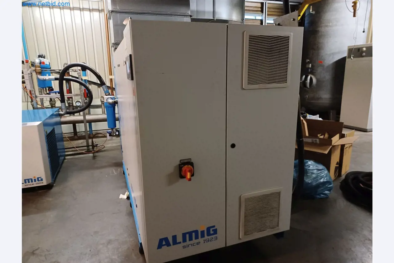 Stroje na výrobu lisovaných dílů mimo jiné pro automobilový průmysl.-2