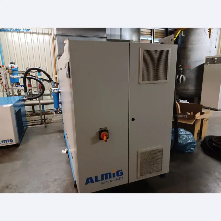 Stroje na výrobu lisovaných dílů mimo jiné pro automobilový průmysl.-2