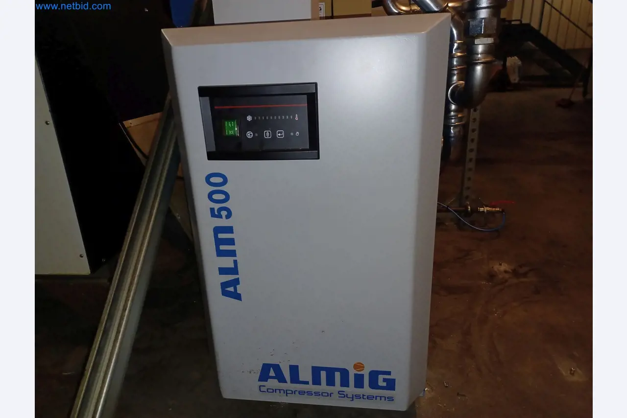 Stroje na výrobu lisovaných dílů mimo jiné pro automobilový průmysl.-1