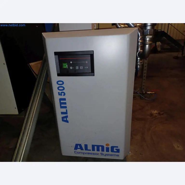 Stroje na výrobu lisovaných dílů mimo jiné pro automobilový průmysl.-1