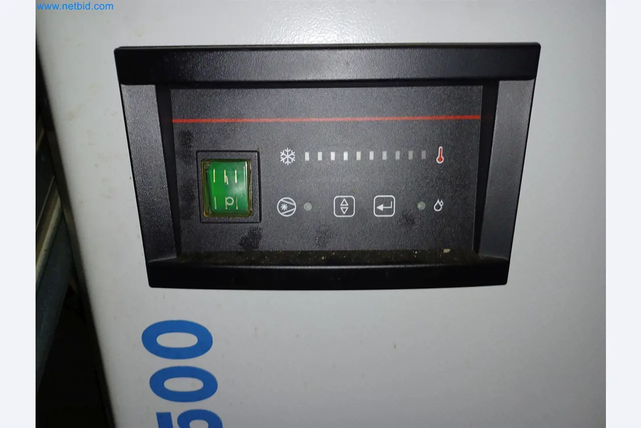 Stroje na výrobu lisovaných dílů mimo jiné pro automobilový průmysl.-2