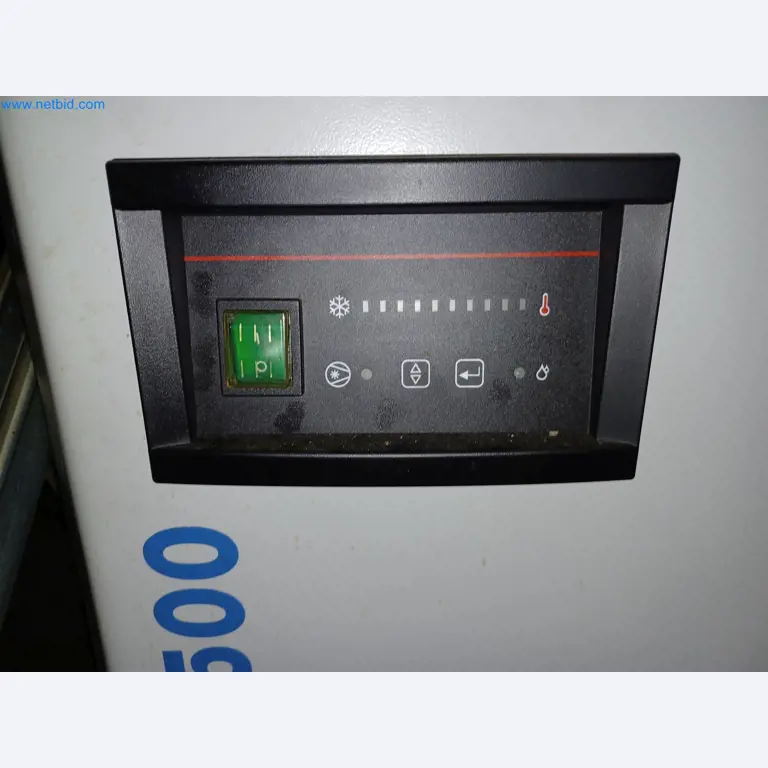 Stroje na výrobu lisovaných dílů mimo jiné pro automobilový průmysl.-2