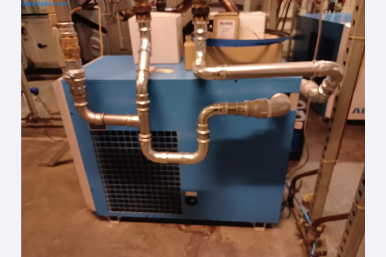 Stroje na výrobu lisovaných dílů mimo jiné pro automobilový průmysl.-3