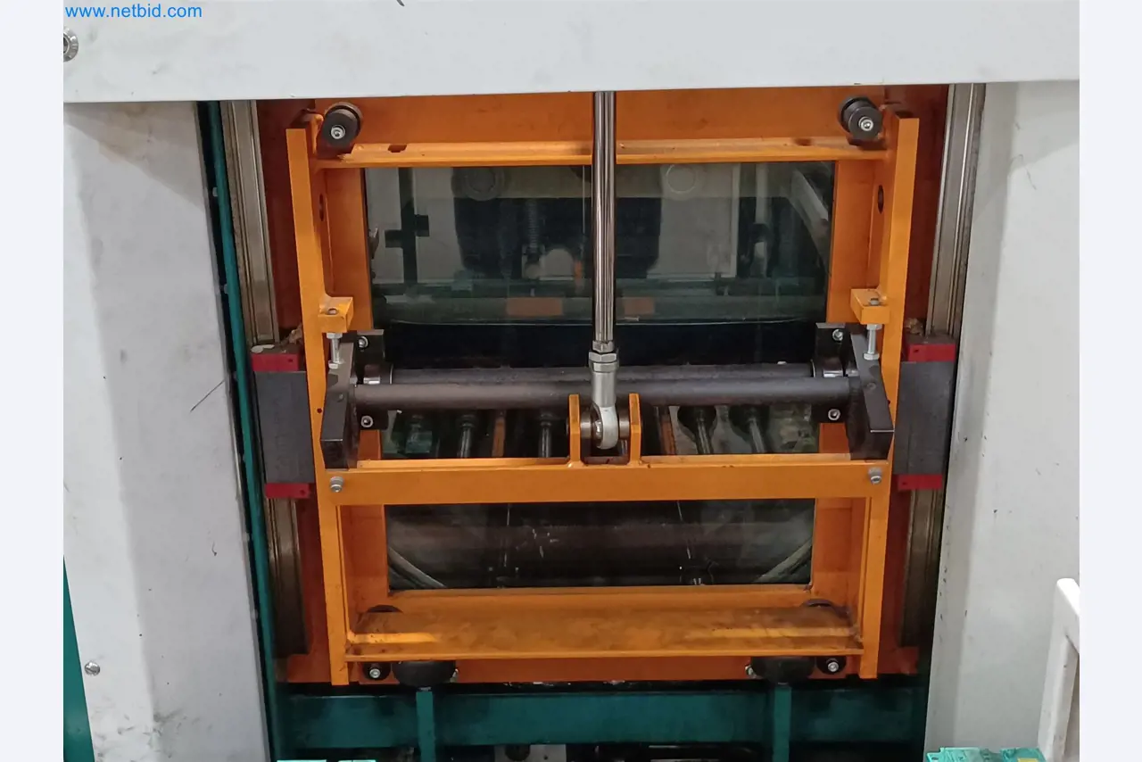 Machines voor de productie van gestanste onderdelen voor onder andere de auto-industrie-10