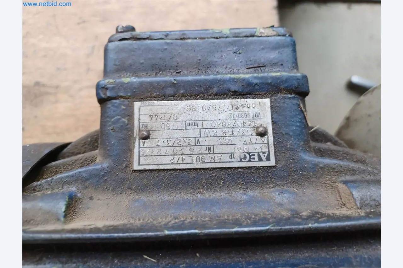 Machines voor de productie van gestanste onderdelen voor onder andere de auto-industrie-8