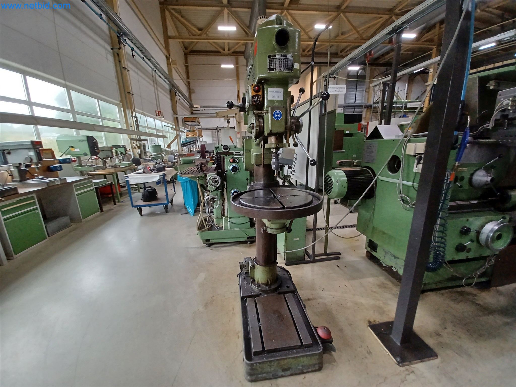 Maszyny do produkcji części tłoczonych dla przemysłu motoryzacyjnego, między innymi-1