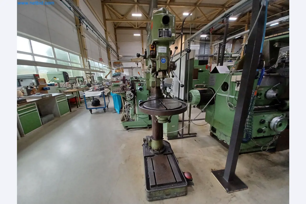 Maszyny do produkcji części tłoczonych dla przemysłu motoryzacyjnego, między innymi-1