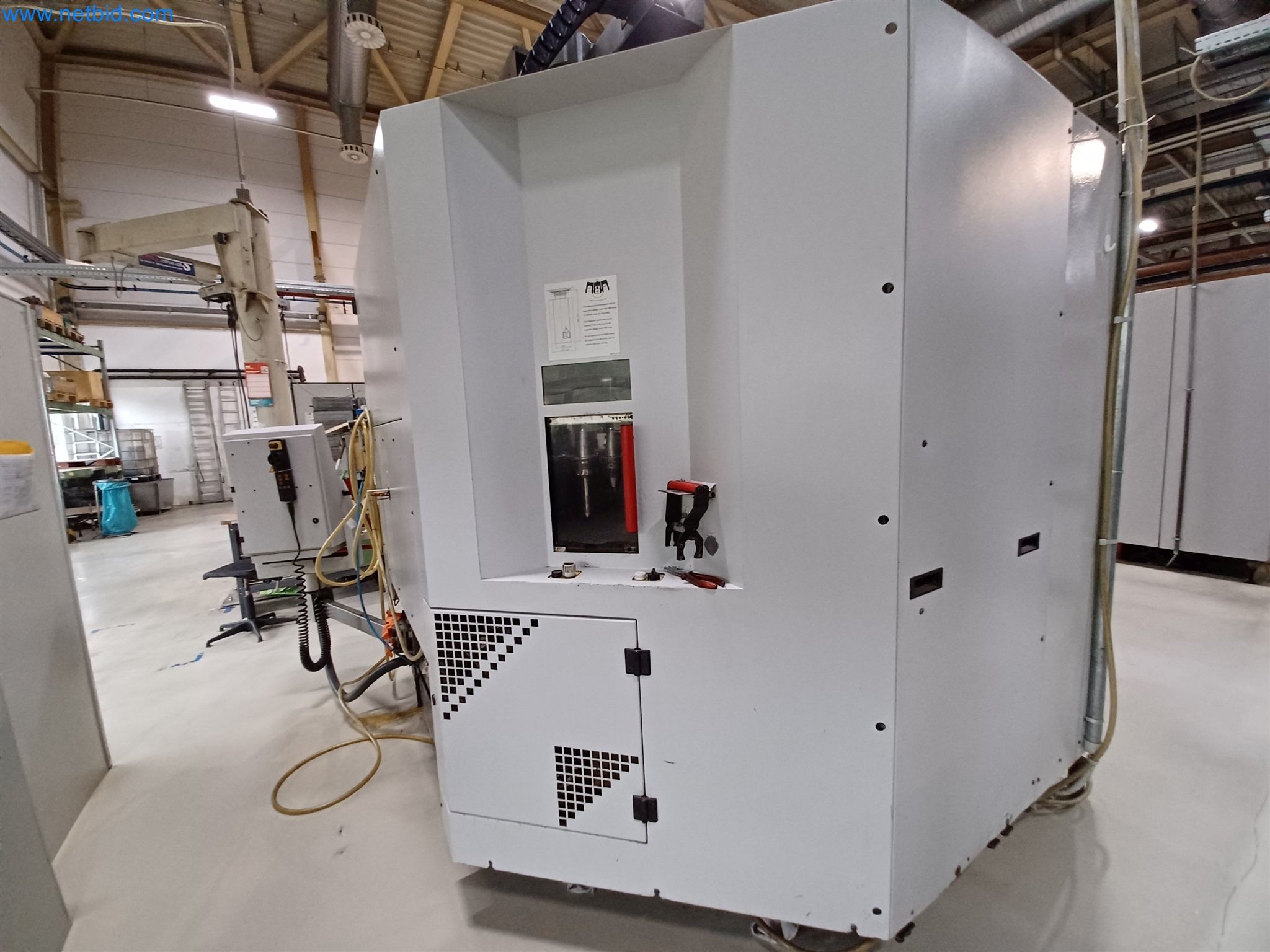 Maszyny do produkcji części tłoczonych dla przemysłu motoryzacyjnego, między innymi-3