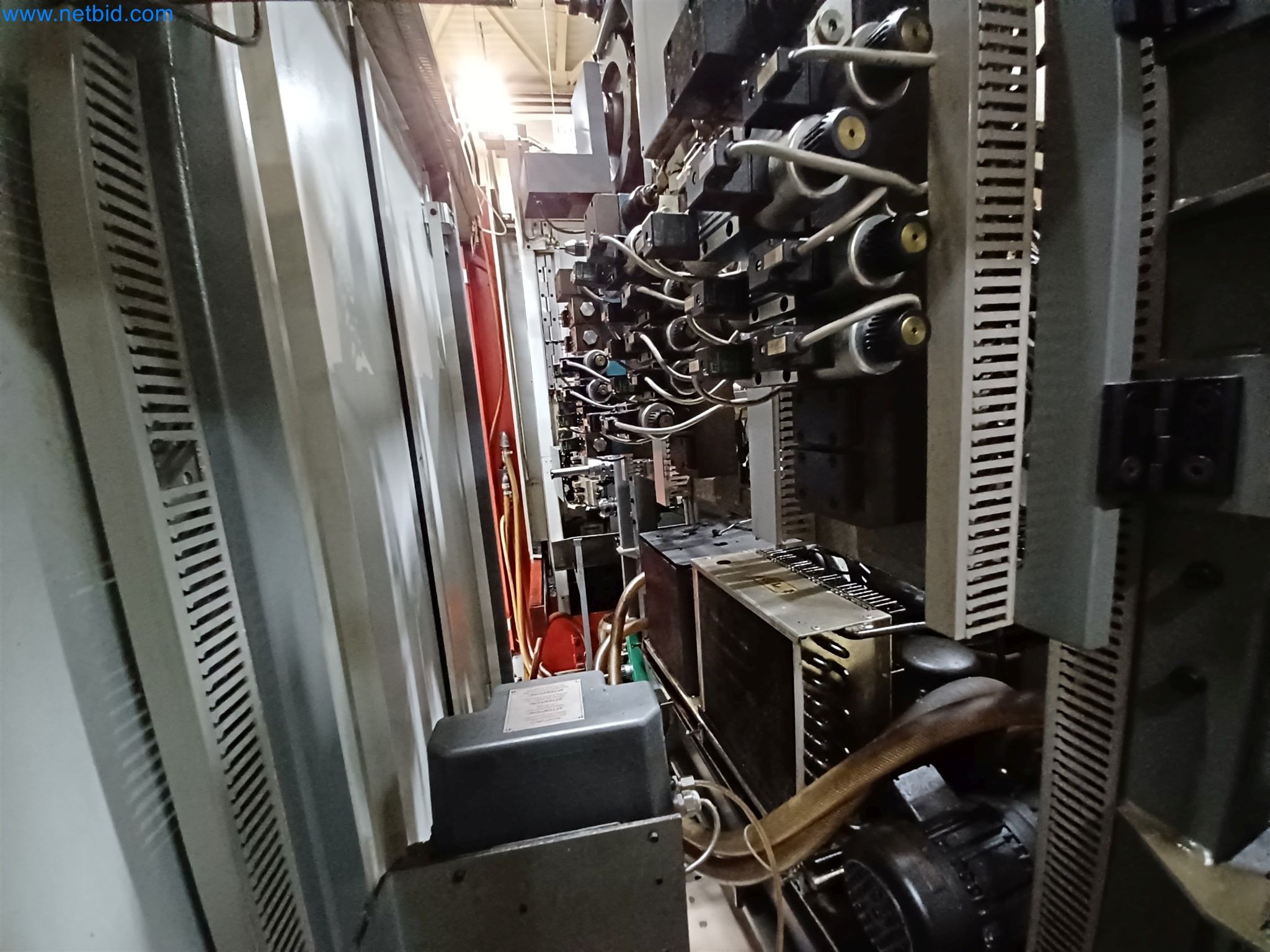 Máquinas para la producción de piezas estampadas para la industria del automóvil, entre otras-11