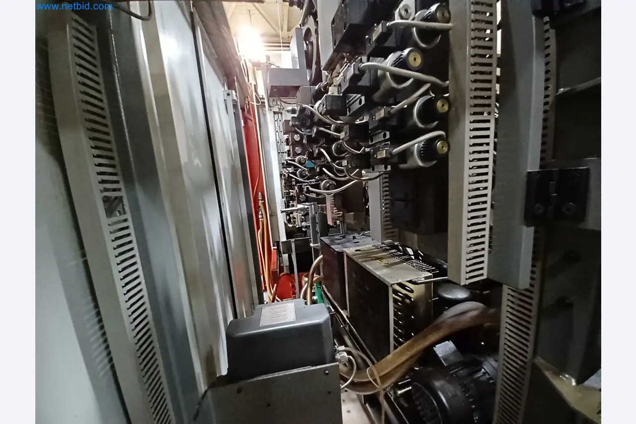 Máquinas para la producción de piezas estampadas para la industria del automóvil, entre otras-11