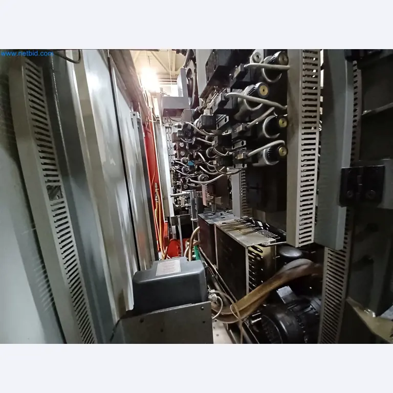 Máquinas para la producción de piezas estampadas para la industria del automóvil, entre otras-11