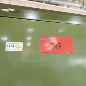 Kovinska omara (z vsebino)