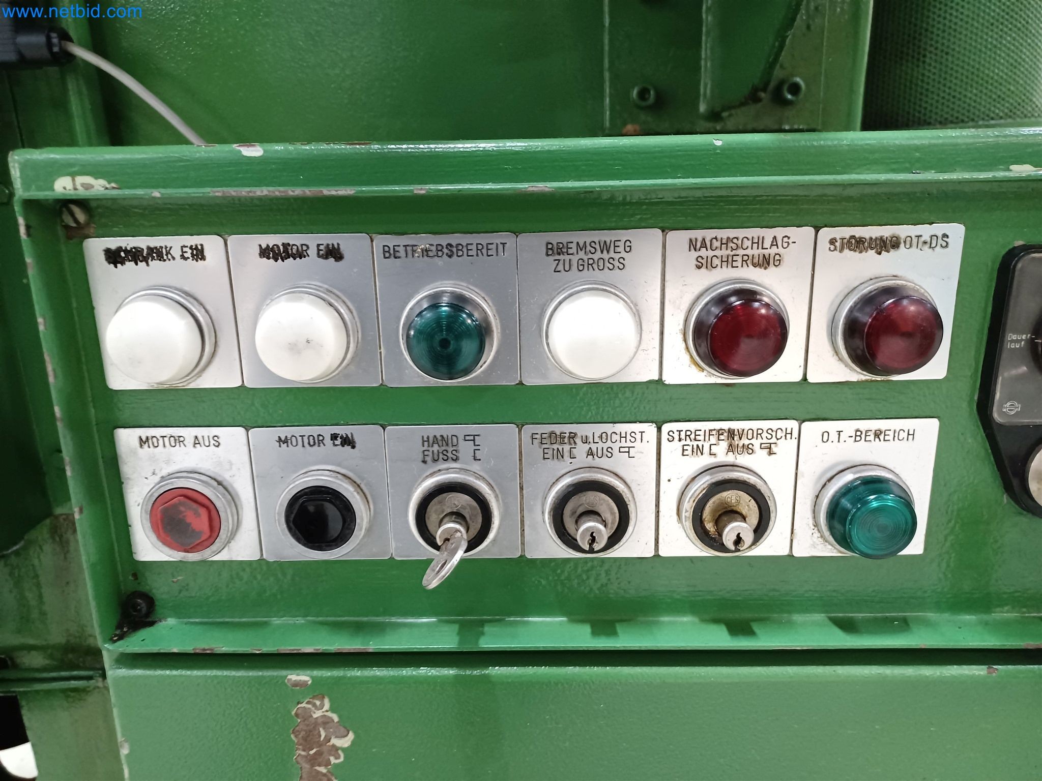 Maschinen zur Herstellung von Stanzteilen u.a. für die Automotiv-Branche-10