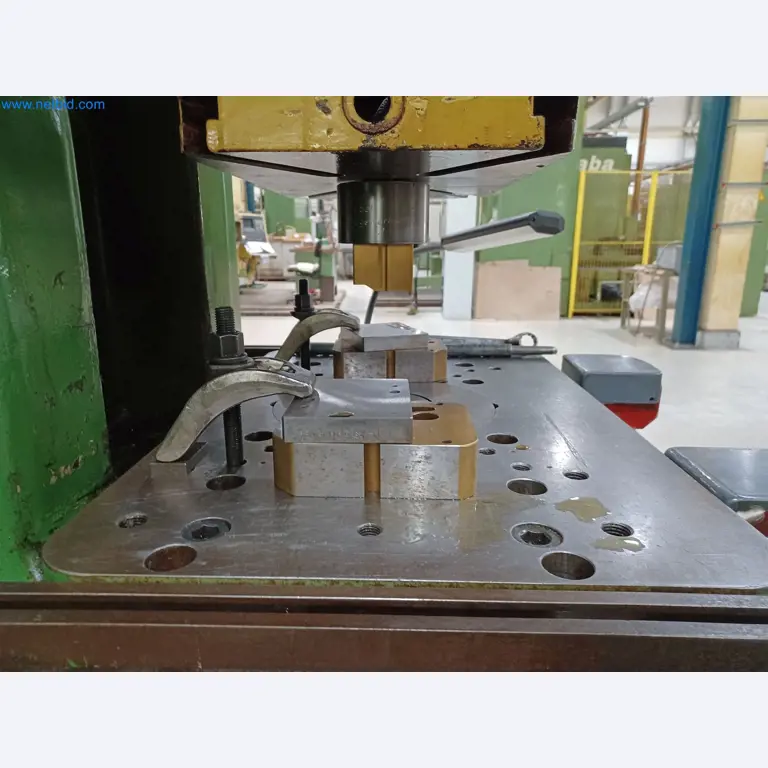 Máquinas para la producción de piezas estampadas para la industria del automóvil, entre otras-5