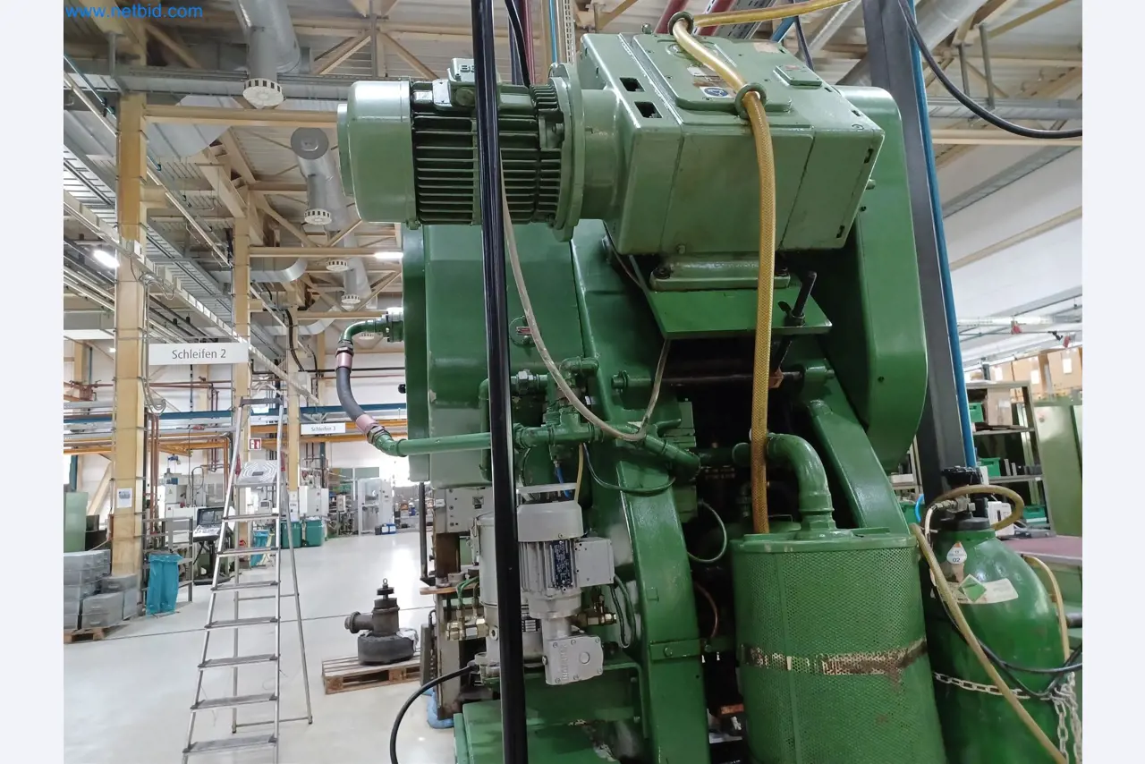 Máquinas para la producción de piezas estampadas para la industria del automóvil, entre otras-6