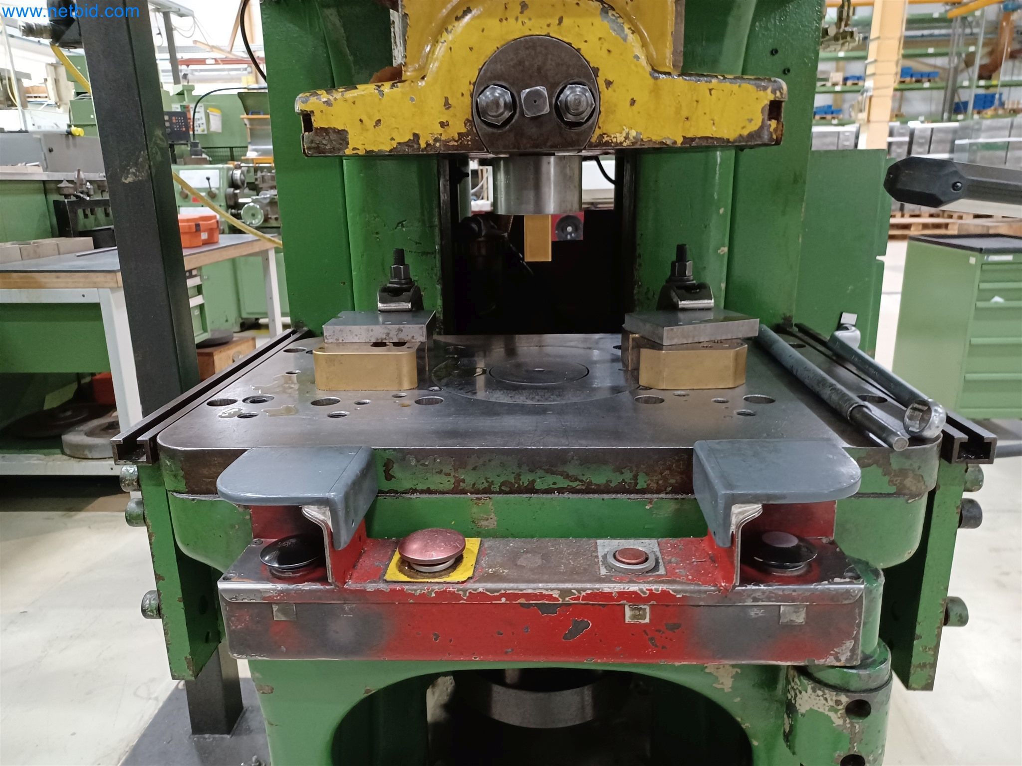 Maschinen zur Herstellung von Stanzteilen u.a. für die Automotiv-Branche-8