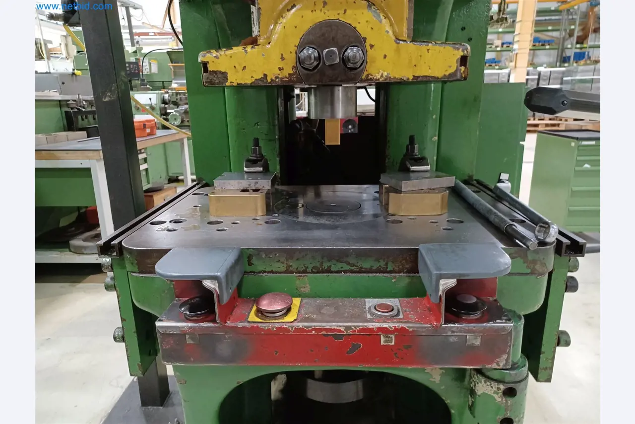 Máquinas para la producción de piezas estampadas para la industria del automóvil, entre otras-8