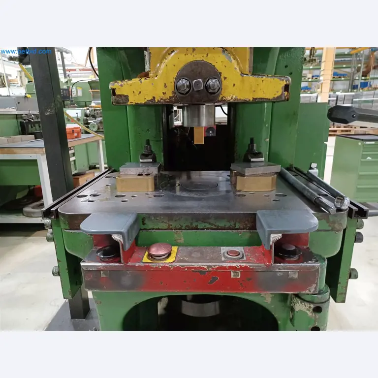 Máquinas para la producción de piezas estampadas para la industria del automóvil, entre otras-8