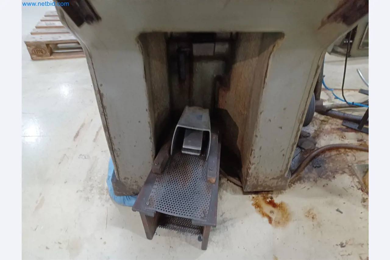 Machines pour la fabrication de pièces découpées, entre autres pour le secteur de l'automobile-10