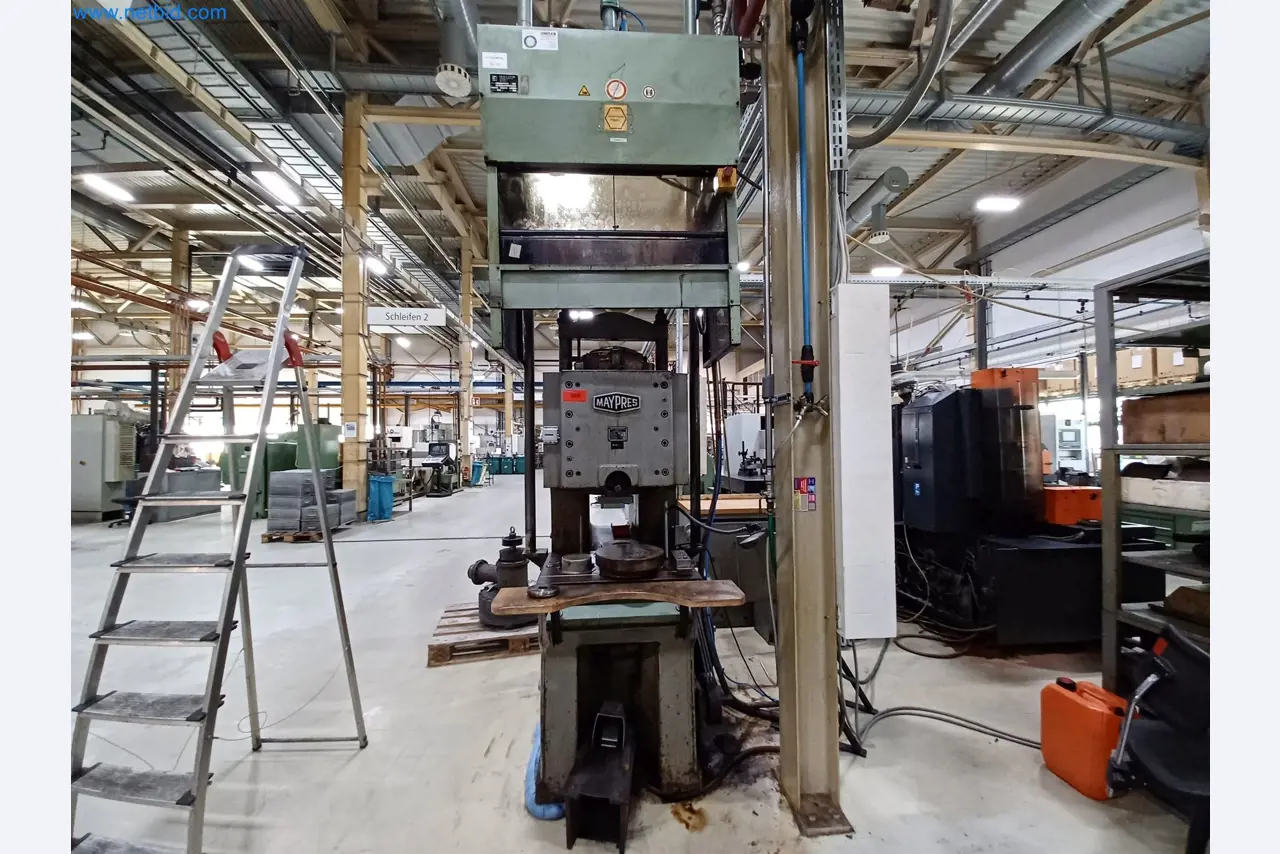 Machines pour la fabrication de pièces découpées, entre autres pour le secteur de l'automobile-1