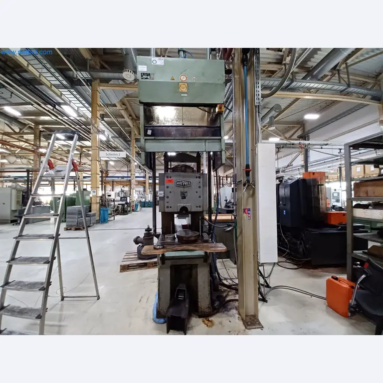 Machines pour la fabrication de pièces découpées, entre autres pour le secteur de l'automobile-1