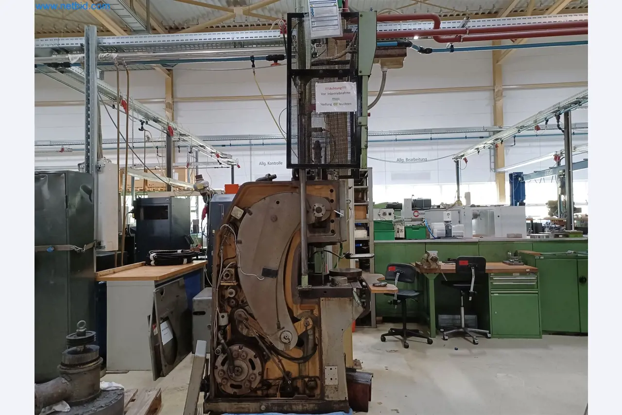 Machines pour la fabrication de pièces découpées, entre autres pour le secteur de l'automobile-2