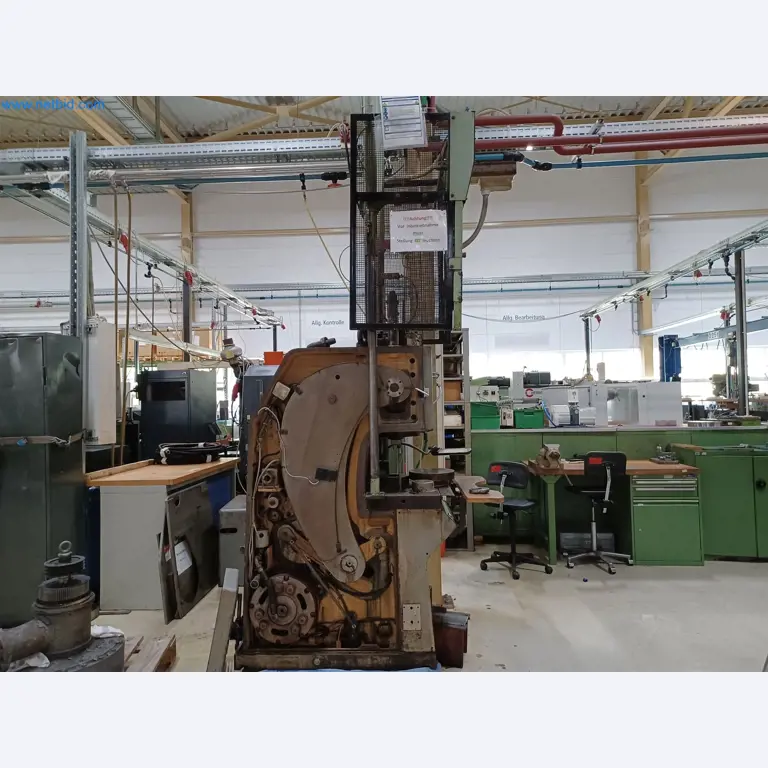 Machines pour la fabrication de pièces découpées, entre autres pour le secteur de l'automobile-2