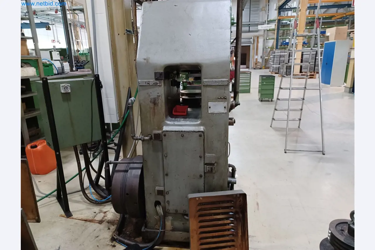 Machines pour la fabrication de pièces découpées, entre autres pour le secteur de l'automobile-3