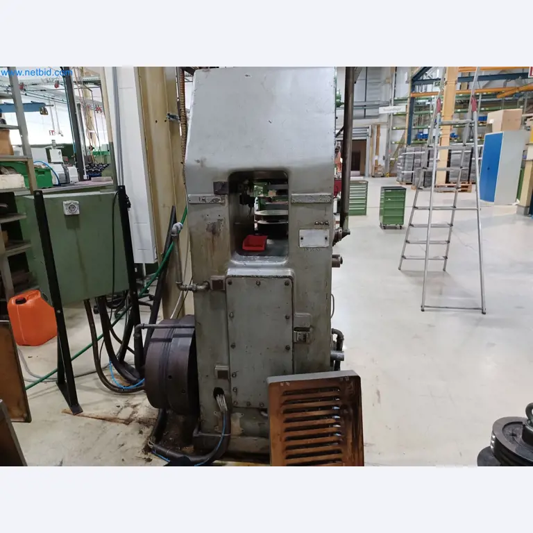 Machines pour la fabrication de pièces découpées, entre autres pour le secteur de l'automobile-3