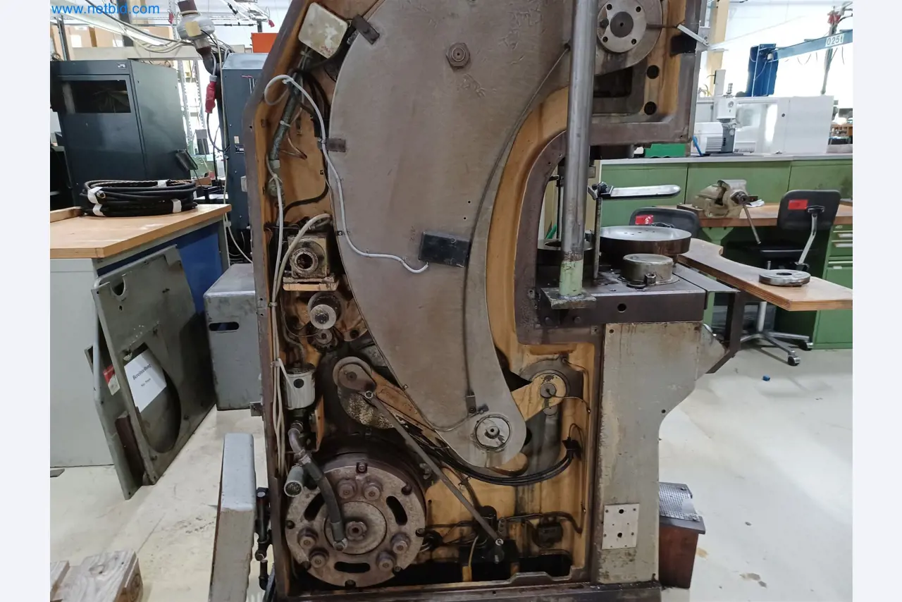 Machines pour la fabrication de pièces découpées, entre autres pour le secteur de l'automobile-5