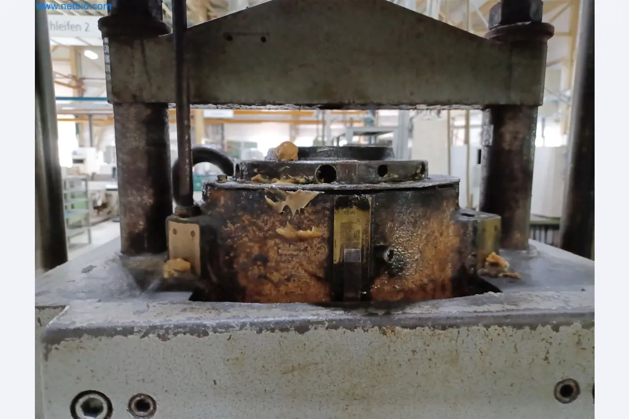 Machines pour la fabrication de pièces découpées, entre autres pour le secteur de l'automobile-6