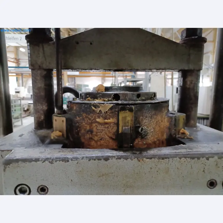 Machines pour la fabrication de pièces découpées, entre autres pour le secteur de l'automobile-6