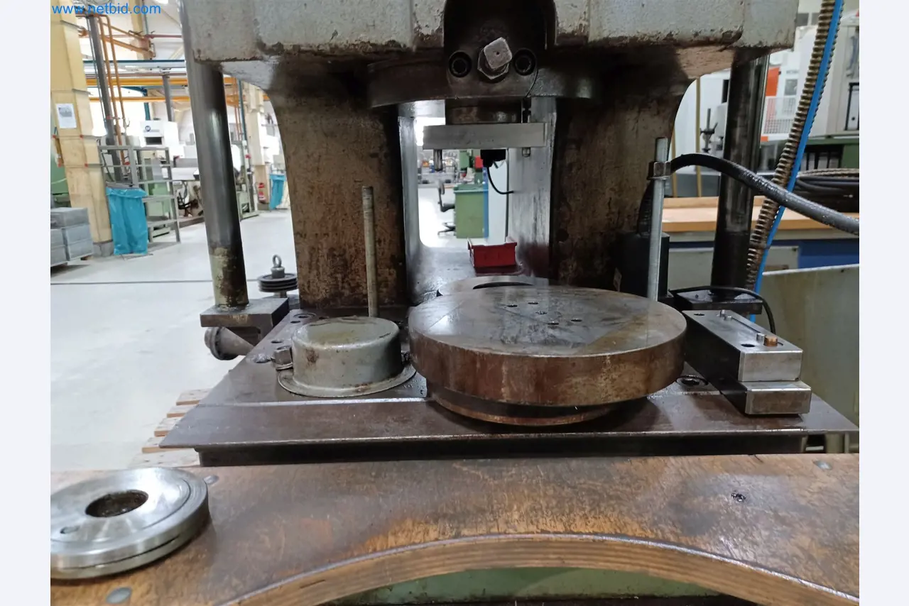 Machines pour la fabrication de pièces découpées, entre autres pour le secteur de l'automobile-9