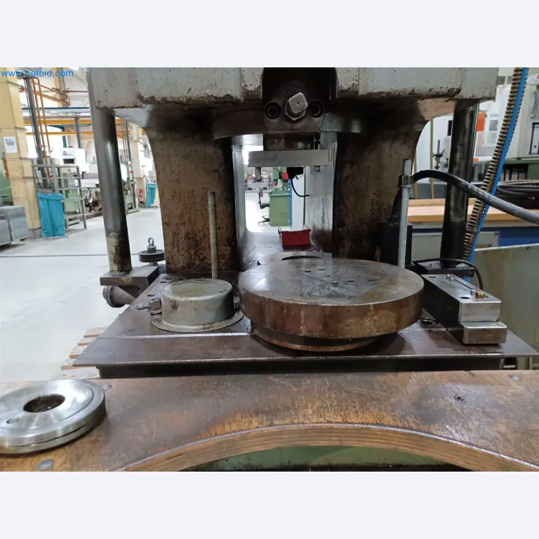 Machines pour la fabrication de pièces découpées, entre autres pour le secteur de l'automobile-9