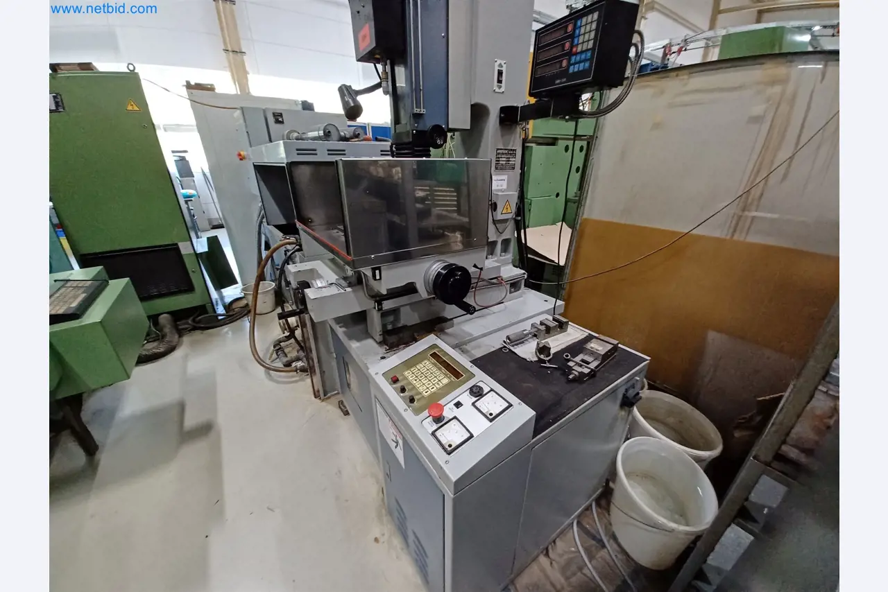 Maszyny do produkcji części tłoczonych dla przemysłu motoryzacyjnego, między innymi-2