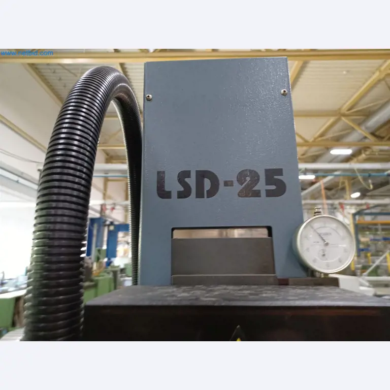 Maszyny do produkcji części tłoczonych dla przemysłu motoryzacyjnego, między innymi-5