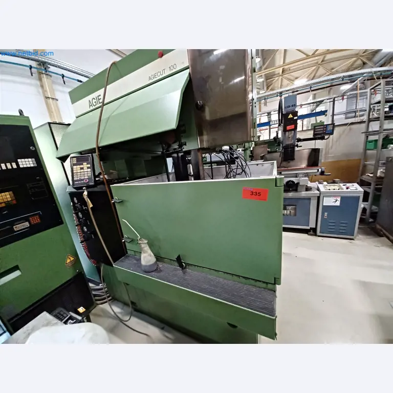 Machines pour la fabrication de pièces découpées, entre autres pour le secteur de l'automobile-1