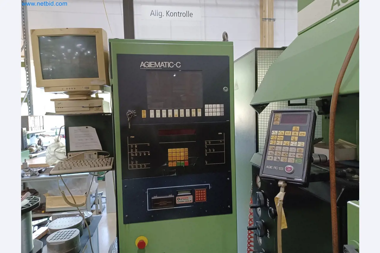 Machines pour la fabrication de pièces découpées, entre autres pour le secteur de l'automobile-3