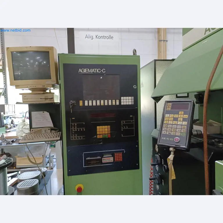 Machines pour la fabrication de pièces découpées, entre autres pour le secteur de l'automobile-3