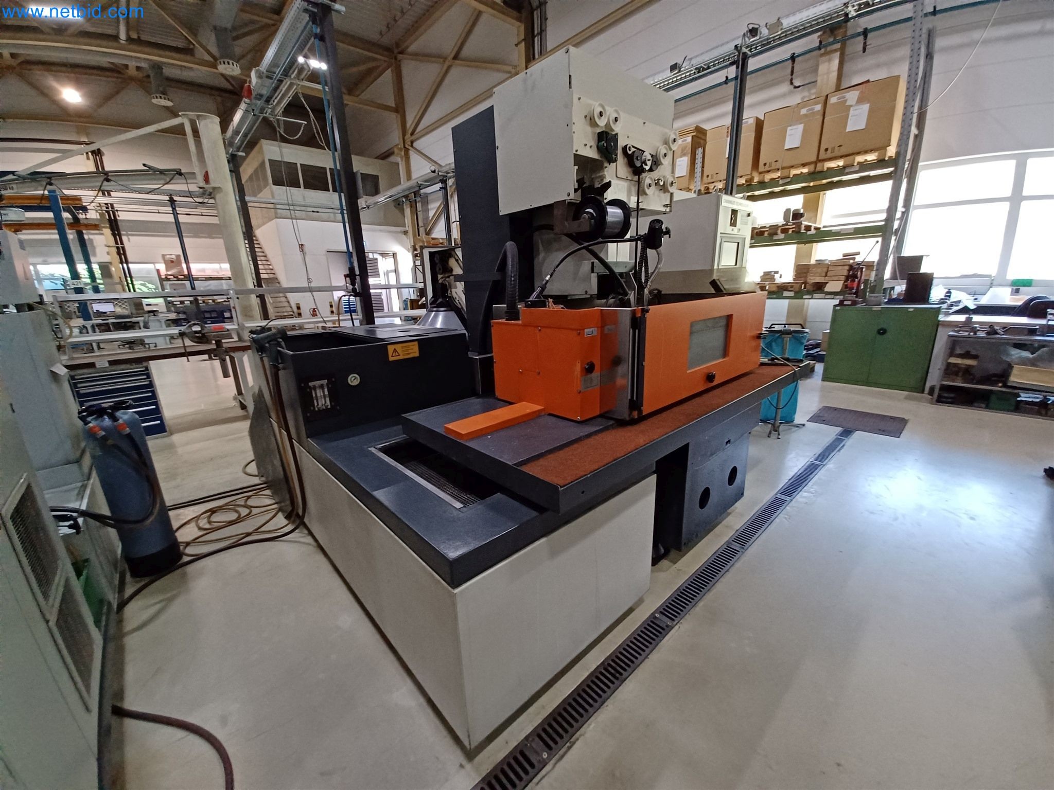 Maszyny do produkcji części tłoczonych dla przemysłu motoryzacyjnego, między innymi-2