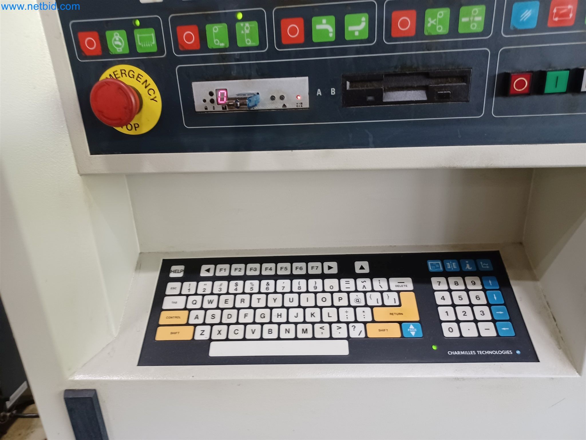 Maszyny do produkcji części tłoczonych dla przemysłu motoryzacyjnego, między innymi-4