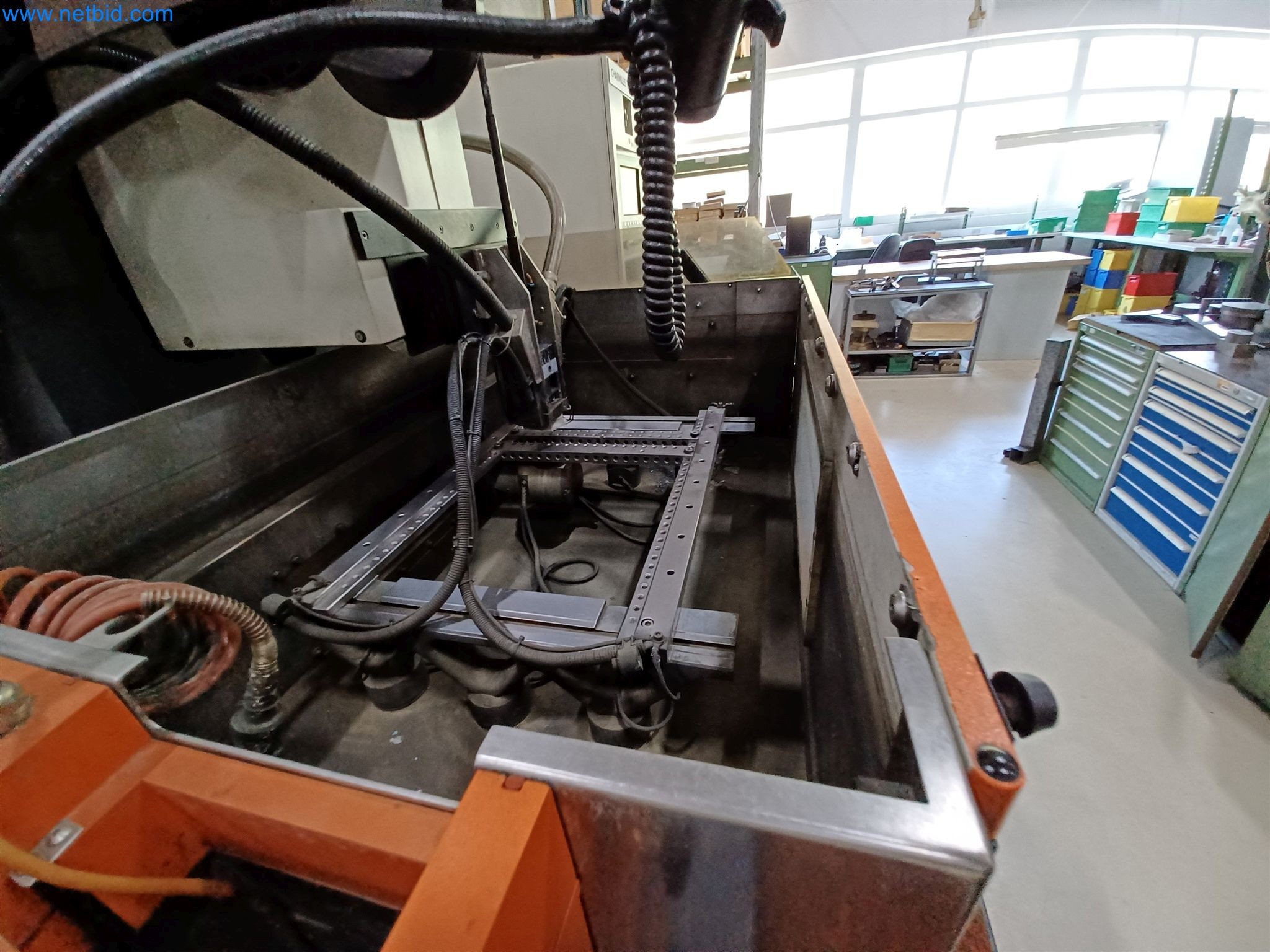 Maszyny do produkcji części tłoczonych dla przemysłu motoryzacyjnego, między innymi-8