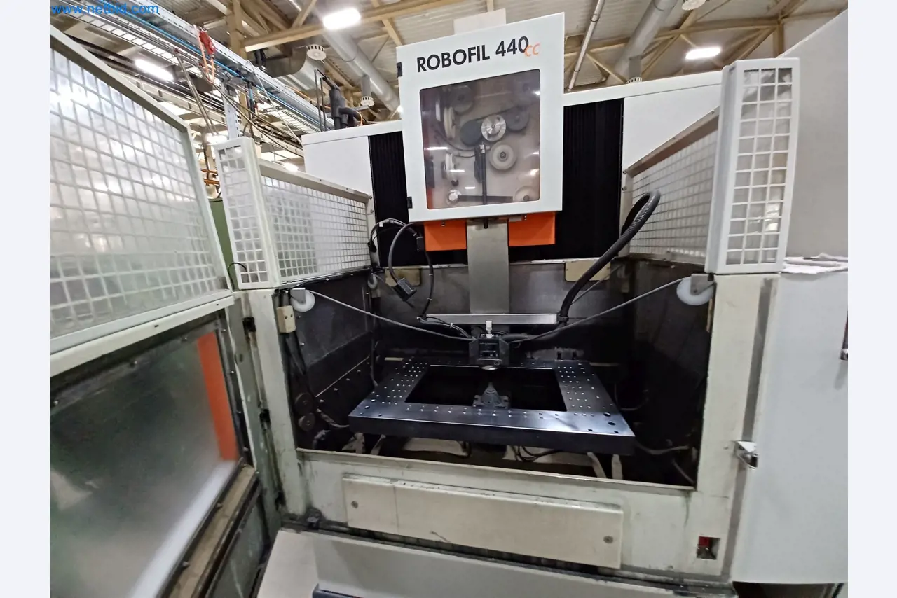 Machines for the production of stamped parts for the automotive industry, among others-3