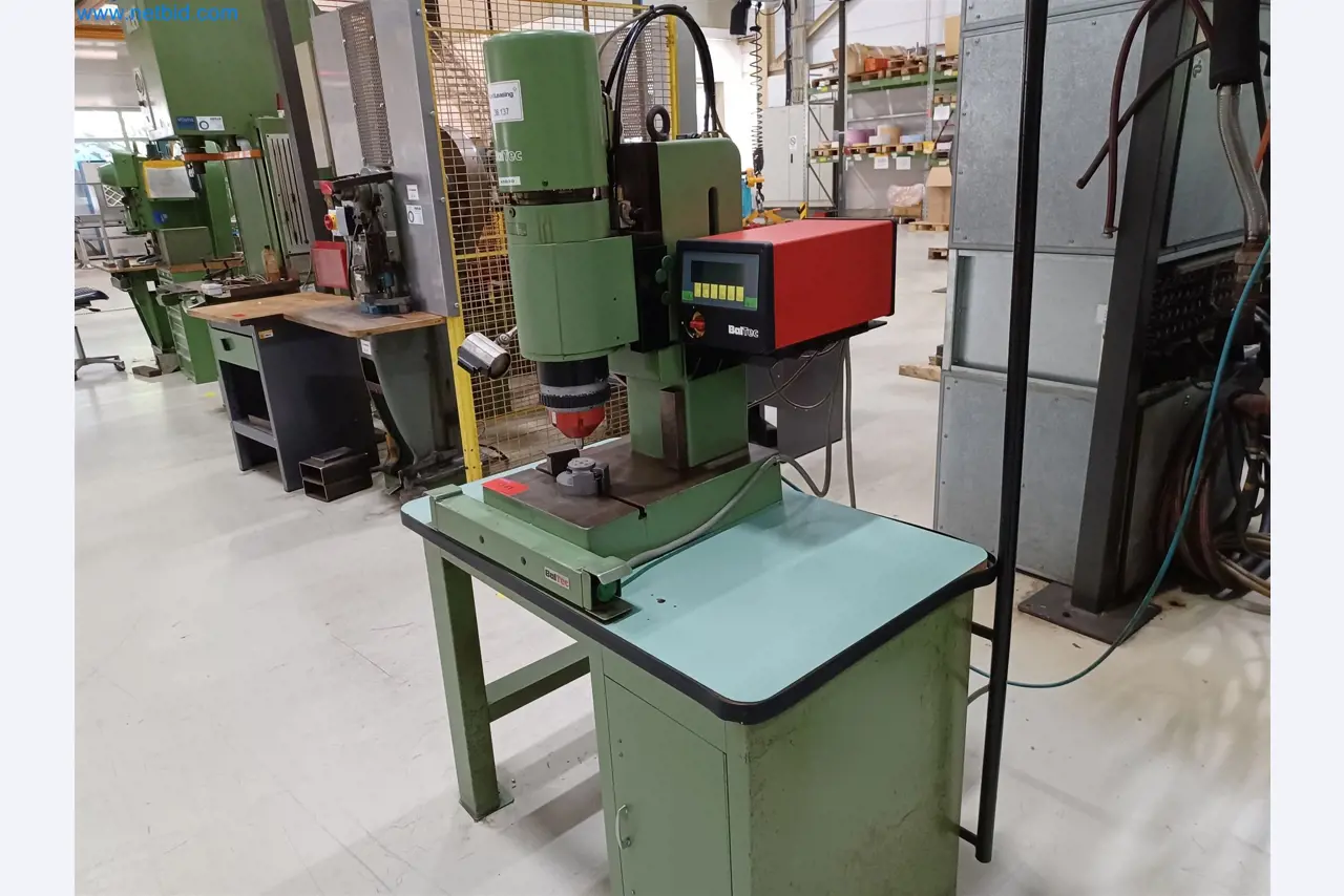 Maszyny do produkcji części tłoczonych dla przemysłu motoryzacyjnego, między innymi-3