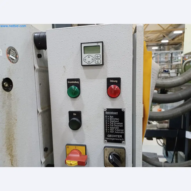 Stroje na výrobu lisovaných dílů mimo jiné pro automobilový průmysl.-4