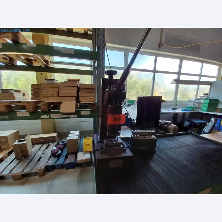 Stroji za proizvodnjo štancanih delov za avtomobilsko industrijo, med drugim-1